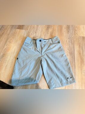 Oakley Men's Light Gray Chino Shorts